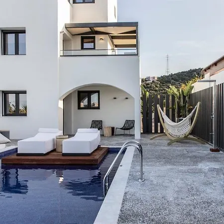 The - Adults Only Couette-café Agios Nikolaos