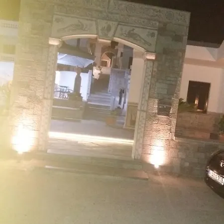 Manos Apartahotel