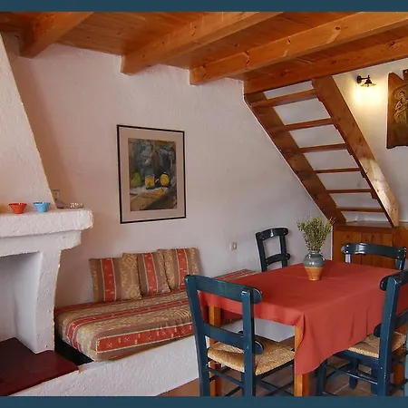 Karavostassi - The Stonehouse Appartement *