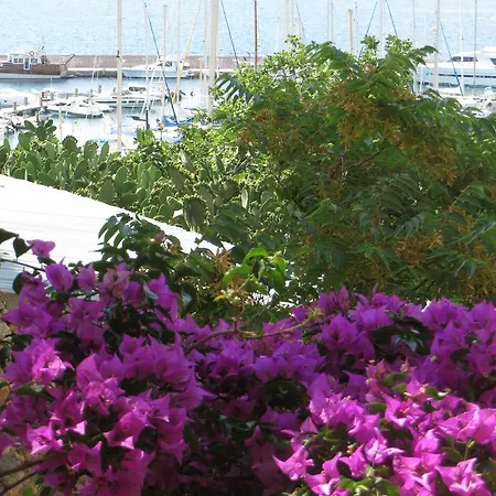 Aparthotel Mantraki 3*