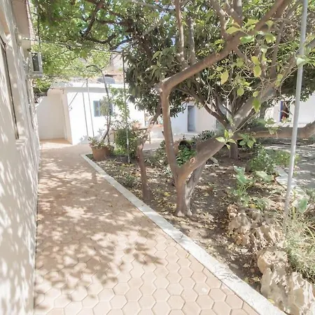 Villa Mulberry Tree