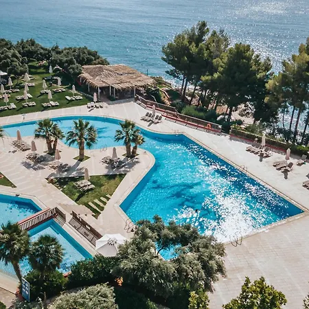 Candia Park Village 4*