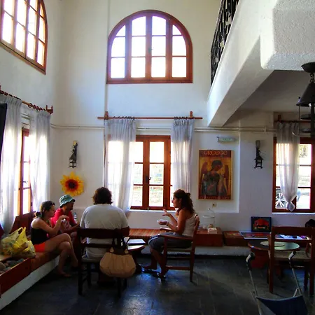 Aparthotel Mantraki
