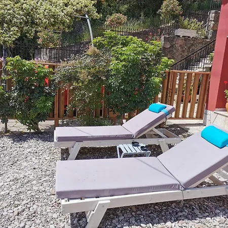 The Cricketer's Garden Holiday home