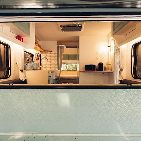 West Nest Caravan * Sfinarion