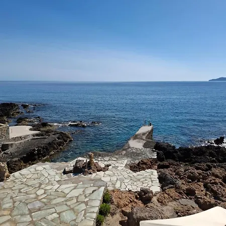 Vangelis Aparthotel 3*