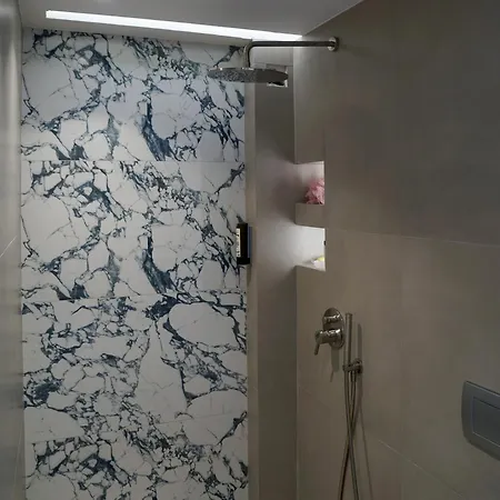 Lato Hotel 2*