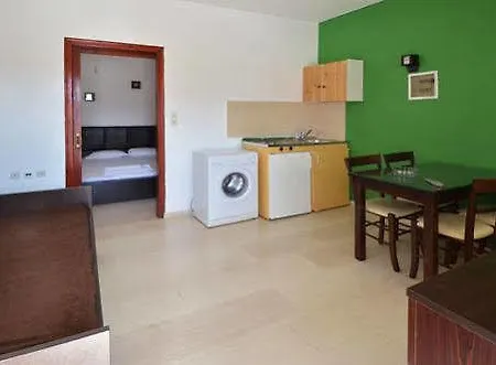 Manos Aparthotel 2*