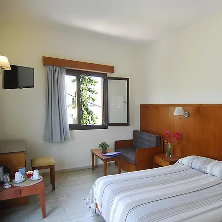 Lato Hotel 2*