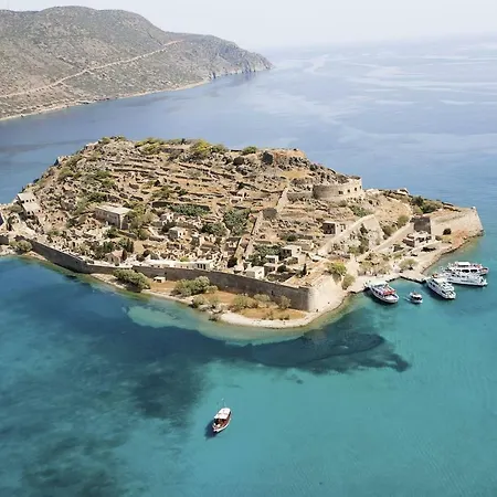 Amphitrite Beach House Holiday home *