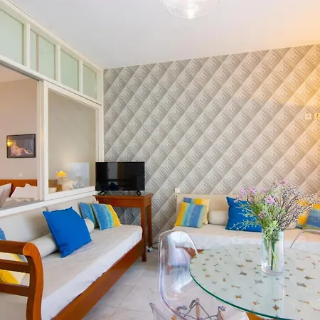 Bellevue Apartment *