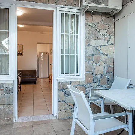 Aparthotel Polydoros Appartments 2*