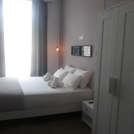 Central Studio Apartment *