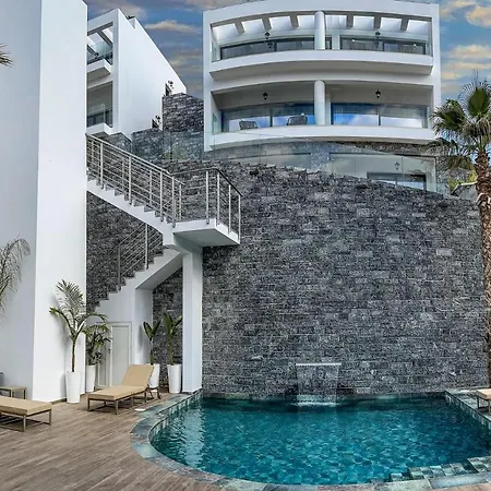 Walk Luxury Aparthotel