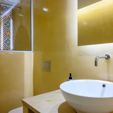 Onira Luxury