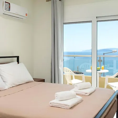 Sunlit & Sunny Rose Tatil Evi *