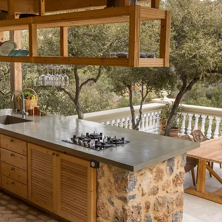 Oak Tree Estate *