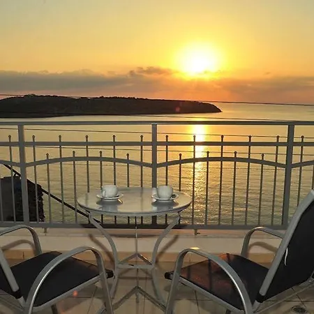Pergola Agios Nikolaos (Crete)
